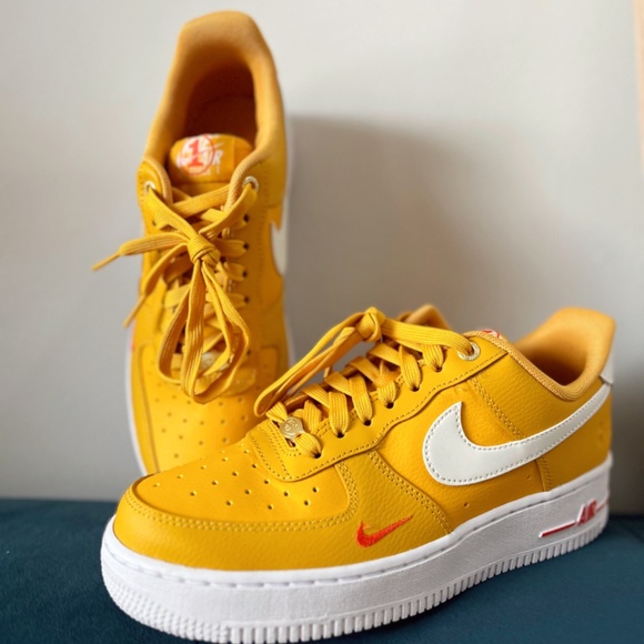Air Force 1’s Special Edition ‘07 Yellow Ochre Unisex - Picture 6 of 9